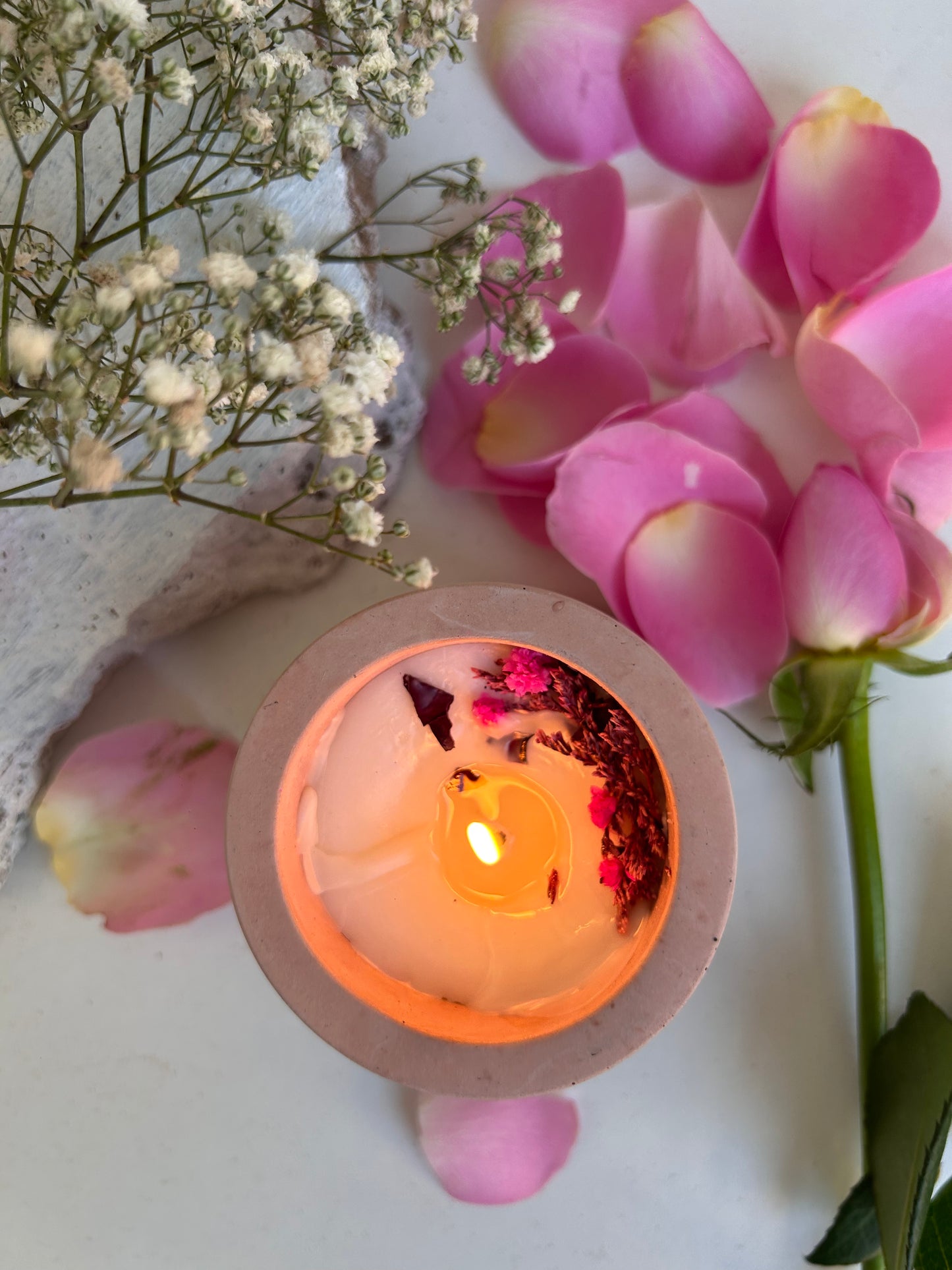 Enchantment Scented Candle : Garden Rose and Vanilla